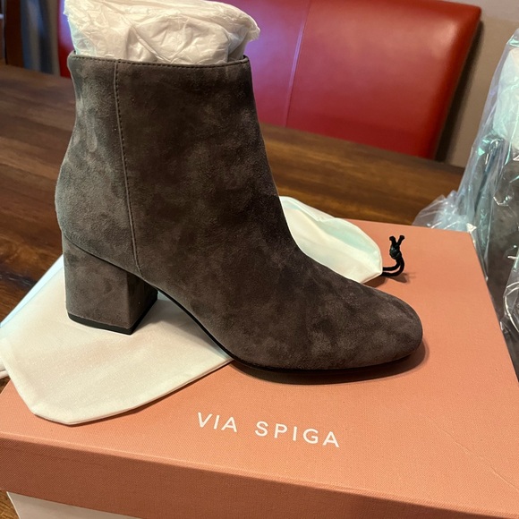 New via spiga Maury grey suede booties size 6.5 - Picture 4 of 4